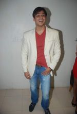 Vivek Oberoi at the launch of Rajnigandha_s album in Planet M on 18th Jan 2012 (21).JPG