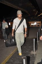 Farhan Akhtar snapped at international airport in Mumbai on 19th Jan 2012 (15).jpg