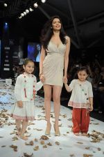 Karishma Tanna walk the ramp for Ashima Singh Show at Kids Fashion Week day 3 on 19th Jan 2012 (43).JPG