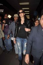 Katrina Kaif snapped at international airport in Mumbai on 19th Jan 2012 (10).jpg