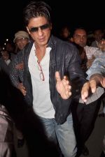 Shahrukh Khan snapped at international airport in Mumbai on 19th Jan 2012 (1).jpg