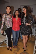 Kareena Kapoor, Karisma Kapoor at the success party og Rujuta Diwekar_s book Women & The Weight Loss Tamasha in Mumbai on 20th Jan 2012 (18).JPG