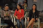 Kareena Kapoor, Karisma Kapoor at the success party og Rujuta Diwekar_s book Women & The Weight Loss Tamasha in Mumbai on 20th Jan 2012 (23).JPG
