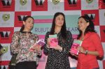 Kareena Kapoor, Karisma Kapoor at the success party og Rujuta Diwekar_s book Women & The Weight Loss Tamasha in Mumbai on 20th Jan 2012 (7).JPG