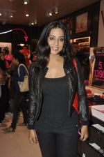Mahi Gill at the launch of La Senza store in Pheonix, Kurla, Mumbai on 24th Jan 2012 (40).JPG