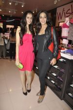Mahi Gill, Nishka Lulla  at the launch of La Senza store in Pheonix, Kurla, Mumbai on 24th Jan 2012 (43).JPG