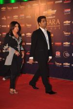 Farah Khan, Karan Johar at the 7th Chevrolet Apsara Awards 2012 Red Carpet in Yashraj Studio, Mumbai on 25th Jan 2012 (14).JPG