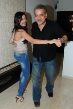 Amy Billimoria with Ravi Behl at Amy billimoria hosted a karoake night party in Mumbai on 26th Jan 2012.JPG