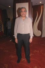 Ashok thakeria at Gujarati actor Feroz Irani_s son wedding in Malad on 28th JAn 2012.jpg