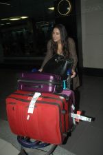 Nargis Fakri snapped at international airport on 1st Feb 2012 (47).JPG