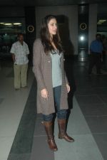 Nargis Fakri snapped at international airport on 1st Feb 2012 (51).JPG
