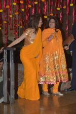 at Ritesh Deshmukh and Genelia wedding in Grand Hyatt, Mumbai on 3rd Feb 2012 (14).JPG