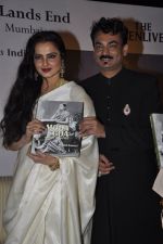 Rekha Unveils Wendell Rodricks book in Taj Land_s End, Mumbai on 3rd Feb 2012 (23).JPG