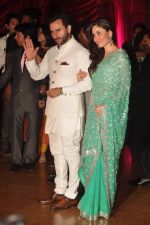 Kareena Kapoor, Saif Ali Khan at Genelia D_Souza and Ritesh Deshmukh wedding reception in Hotel Grand Hyatt, Mumbai on 4th Feb 2012 (165).JPG