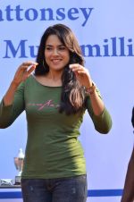 Sameera Reddy at Mcdowell Signature Derby day 1 in RWITC on 5th Feb 2012 (251).JPG