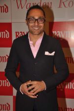 Rahul Bose at Raymonds new store in Warden Road on 6th Feb 2012 (115).JPG