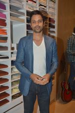 mukul deora at Raymonds new store in Warden Road on 6th Feb 2012.JPG