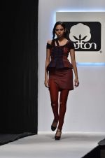 at Cotton Council of India Lets Design 4 contest in Mumbai on 8th Feb 2012 (18).JPG