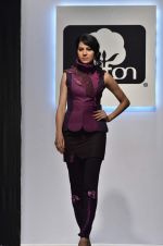 at Cotton Council of India Lets Design 4 contest in Mumbai on 8th Feb 2012 (19).JPG