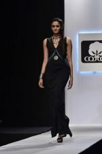 at Cotton Council of India Lets Design 4 contest in Mumbai on 8th Feb 2012 (23).JPG
