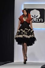 at Cotton Council of India Lets Design 4 contest in Mumbai on 8th Feb 2012 (34).JPG