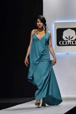 at Cotton Council of India Lets Design 4 contest in Mumbai on 8th Feb 2012 (55).JPG