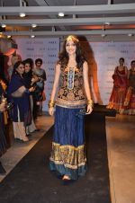 Anushka Sharma at the launch of Ritu Kumar new store in  Raghuvanshi Mills, Mumbai on 9th Feb 2012 (50).JPG