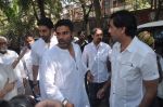 Abhishek Bachchan, Sunil Shetty at JP Dutta_s dad funeral in Shivaji Park on 10th Feb 2012 (48).JPG