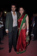 Deepshikha, Kaishav Arora at Stardust Awards red carpet in Mumbai on 10th Feb 2012 (74).JPG