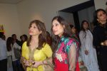 Lucky Morani, Bina Aziz at Trishla Jain_s art event in Mumbai on 10th Feb 2012 (30).JPG