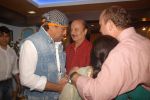 Jackie Shroff, Anupam Kher at Anupam Kher_s father prayer meet in Isckon, Mumbai on 13th Feb 2012 (103).JPG