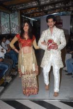 Kishwar Merchant at Designer Saazish Sidhu and Shaina Singh debut bridal show in Khaugalli on 13th Feb 2012 (62).JPG