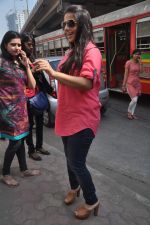 Vidya Balan at Radio Mirchi in Parel, Mumbai on 15th Feb 2012 (3).JPG