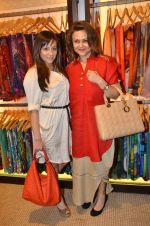 Avantika Malik at Anjana Khutalia paints designer Pria Kataria Puri in Satya Paul Store on 16th Feb 2012 (130).JPG