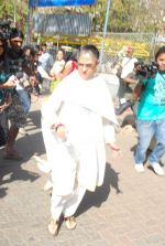 Jaya Bachchan cast their votes in Maharashtra civic polls Mumbai on 16th Feb 2012 (75).JPG
