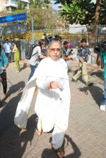 Jaya Bachchan cast their votes in Maharashtra civic polls Mumbai on 16th Feb 2012 (76).JPG