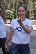 Manyata Dutt cast their votes in Maharashtra civic polls Mumbai on 16th Feb 2012 (119).JPG