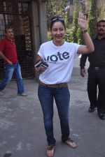 Manyata Dutt cast their votes in Maharashtra civic polls Mumbai on 16th Feb 2012 (129).JPG