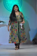 at Sophia college fashion show in Mumbai on 17th Feb 2012 (36).JPG