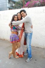 Ritesh Deshmukh, Genelia D_Souza, Geeta Kapoor on the sets of Dance India Dance in Famous on 20th feb 2012 (34).JPG