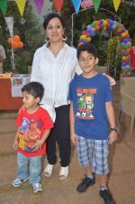 at Manoj Bjapai_s daughter_s birthday bash in The Club on 23rd Feb 2012 (44).JPG