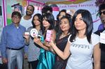 Amrita Puri launches beauty products at Looks Clinic in Bandra, Mumbai on 24th Feb 2012 (17).JPG