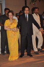 Dilip Kumar, Saira Banu at the Honey Bhagnani wedding reception on 28th Feb 2012 (74).JPG