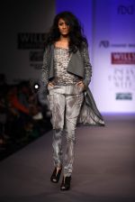 Model walks the ramp for Anand  Bhushan, Dev r Nil at Wills Lifestyle India Fashion Week Autumn Winter 2012 Day 3 on 17th Feb 2012 (8).JPG