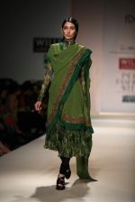 Model walks the ramp for Anand Kabra at Wills Lifestyle India Fashion Week Autumn Winter 2012 Day 1 on 15th Feb 2012 (15).JPG