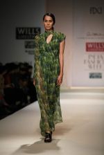 Model walks the ramp for Anand Kabra at Wills Lifestyle India Fashion Week Autumn Winter 2012 Day 1 on 15th Feb 2012 (21).JPG