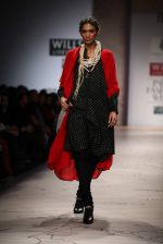 Model walks the ramp for Anju Modi at Wills Lifestyle India Fashion Week Autumn Winter 2012 Day 1 on 15th Feb 2012 (35).JPG