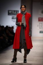 Model walks the ramp for Anju Modi at Wills Lifestyle India Fashion Week Autumn Winter 2012 Day 1 on 15th Feb 2012 (37).JPG
