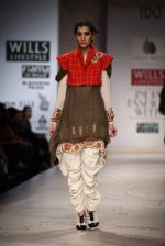 Model walks the ramp for Anju Modi at Wills Lifestyle India Fashion Week Autumn Winter 2012 Day 1 on 15th Feb 2012 (42).JPG