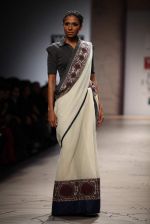 Model walks the ramp for Anju Modi at Wills Lifestyle India Fashion Week Autumn Winter 2012 Day 1 on 15th Feb 2012 (52).JPG